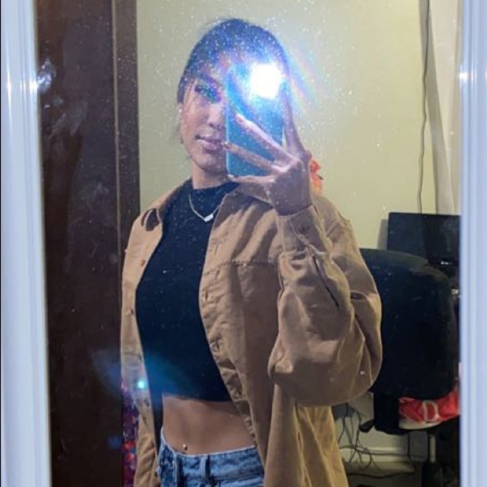 Meet your Posher, Malia